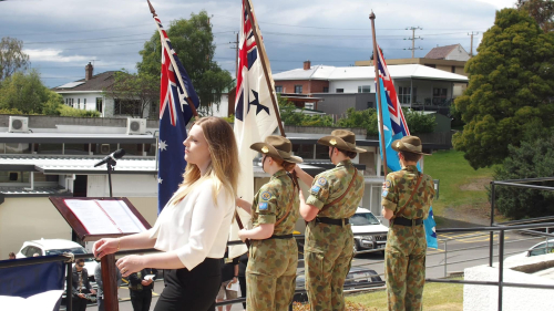 lvrsl_remembrance day 2023_ grace_mccallum_at_the cenotaph_ex peter_dane